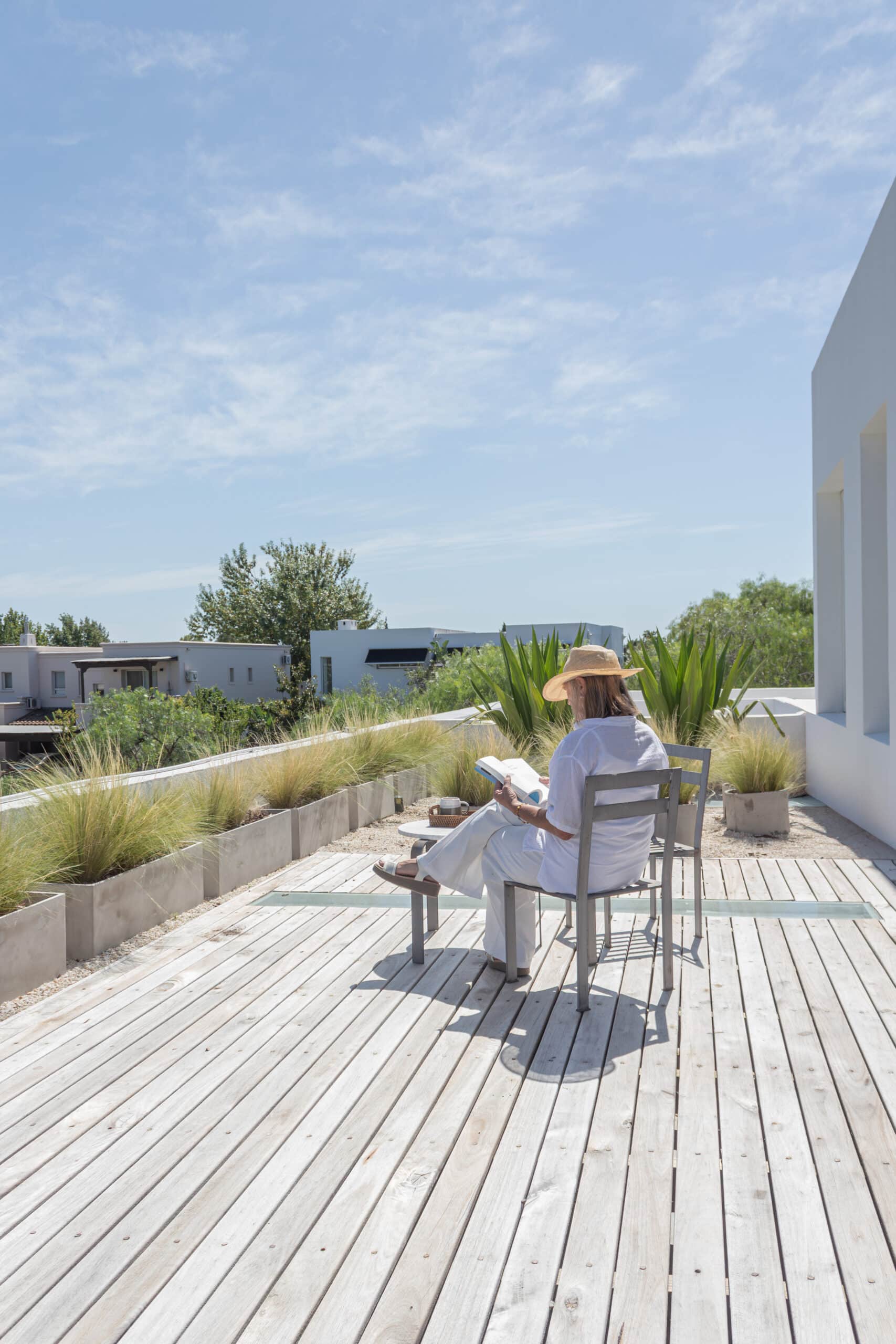 c-mo-dise-ar-una-terraza-expuesta-al-sol-y-al-viento-revista-tigris